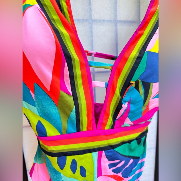 NWT Trina Turk Rainforest Plunge One Piece Swimsuit - Picture 5 of 8